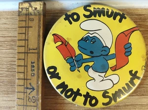 Vintage Smurf Pin Badge/Button Shakespeare's To Smurf Or Not To Smurf - Foto 1 di 2