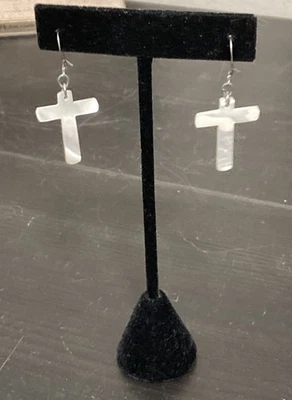 Серьги-капли с христианским крестом из резной раковины MOP ~ проволока с проколотым крючком - Изображение 1 из 4