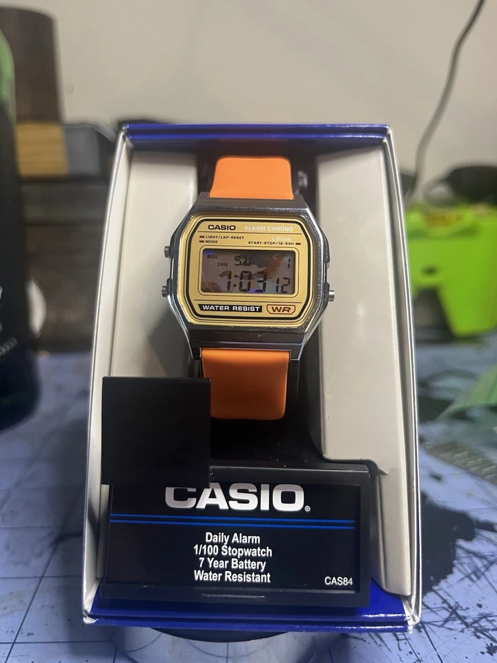 Casio A158 Dorado - Charizard Pokémon 151 Inspirado - Correa Naranja Única Foto 1 de 4