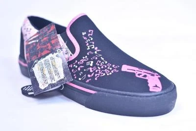 T.U.K. A7086 NOTAS MUSICALES ROSAS DEL BARRIL DE UNA PISTOLA ZAPATILLAS DE LONA NUEVAS CON ETIQUETAS 6/8 TUK Foto 1 de 4