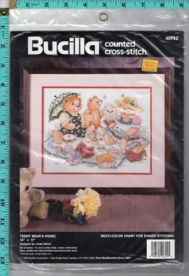 "Teddy Bear's Picnic" © 1993 Bucilla Kit de bordado punto de cruz contado 40742 Foto 1 de 4