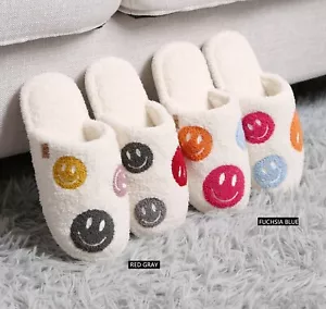 ComfyLuxe mehrfarbige bestickte Hausschuhe Happy Face Muster - Bild 1 von 9