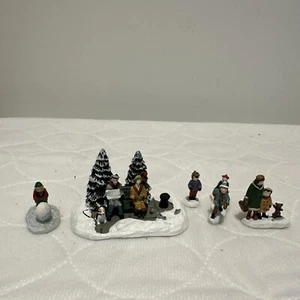 Hawthorne Village Christmas Figurine Vintage 2001 Feeding the Birds - Picture 1 of 1