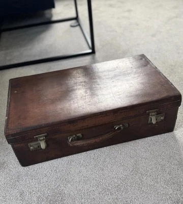 Maleta antigua de Manchester Finnigans Makers 1928 Foto 1 de 3