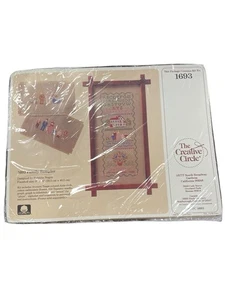 The Creative Circle FAMILY SAMPLER Gezähltes Kreuzstich-Set #1693 Neu - Bild 1 von 2