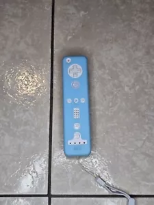 Offizielle Nintendo Wii Fernbedienung Wiimote Controller weiß + blau Silikonhülle - Bild 1 von 4