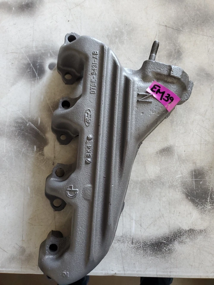 Colector de escape OEM D7DE-9431-AB 1970 Ford Granada 302 Hi-Flo LH usado Foto 1 de 4