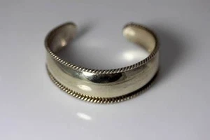 Brazalete Taxco México Hecho a Mano con Borde de Cuerda Plata Esterlina 6.5" - 3955 - Imagen 1 de 6