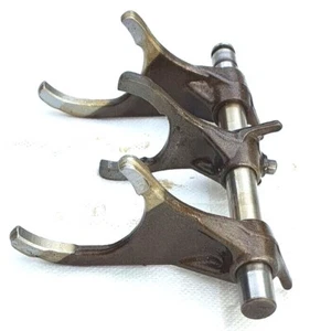 Horquillas selectoras de engranajes del motor Triumph Sprint ST 1050 2005 - Imagen 1 de 6