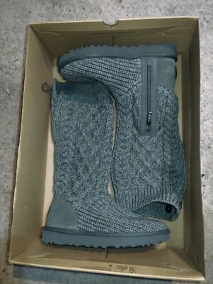 Botas UGG CLASSIC CARDI CABLED KNIT 1146010 CINZA tamanho 9 novas em folha - Imagem 1 de 4