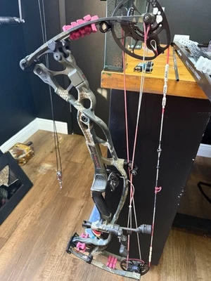 Hoyt Carbon RX1 Bow Kuiu Camo 50# - Image 1 of 4