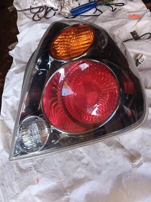 Tail Light Assembly NISSAN ALTIMA Right 02 03 04 - Image 1 of 3