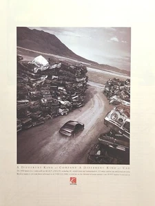 Saturn SL2 Driving Through Crushed Cars Junkyard anuncio impreso vintage 1998 - Imagen 1 de 4