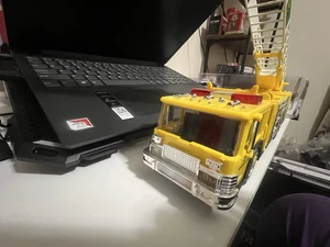 BP 1996 1:35 Die Cast Aerial Tower Fire Truck Collector's Edition - Bild 1 von 7