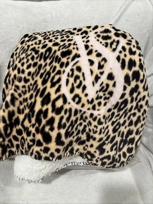 VICTORIA'S SECRET LEOPARD VS LOGO SHERPA BLANKET 50x60 HTF - Image 1 of 3