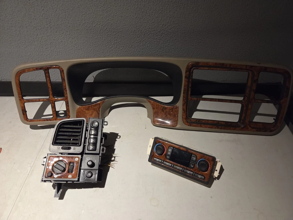 03-06 GMC Sierra Yukon Denali Woodgrain Trim- Lot Fits More Than One Vehicle - Image 1 of 4