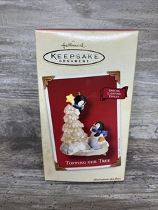 Hallmark Keepsake Topping the Tree Ornament 2002 Penguins Light Effect - Picture 1 of 8