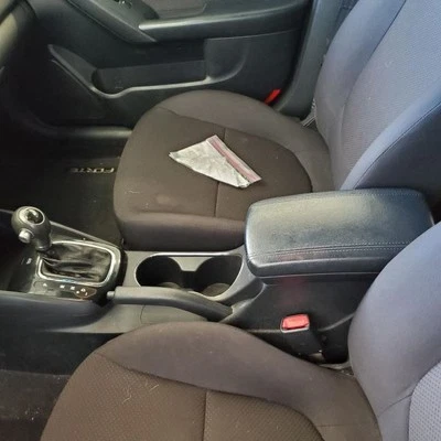 Consola delantera hatchback piso encendido convencional compatible con 11-13 FORTE 1022205 Foto 1 de 4