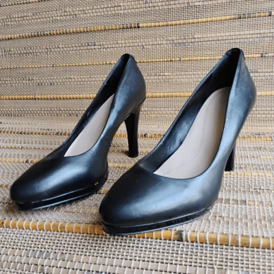 Zapatos de salón clásicos para mujer Tahari de cuero negro talla 9M EE. UU. Foto 1 de 4