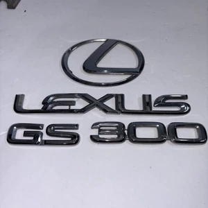98 99 00 01 02 03 04 05 LEXUS GS300 REAR TRUNK LID EMBLEM SET GRAY OEM L223 - Bild 1 von 8