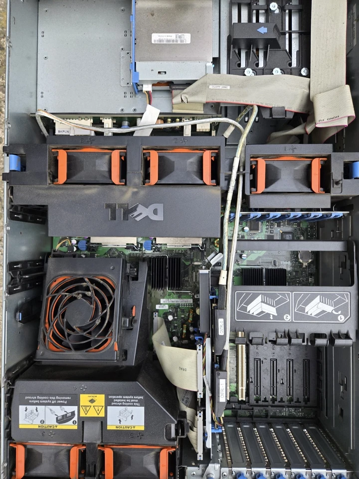 Dell Poweredge 2900 Server 2x Intel Xeon (TM) CPU 3.00GHz 4gb DDR2 Ultrium LTO 2 - Bild 1 von 4