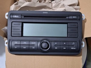 Skoda Fabia II Roomster Autoradio DANCE  5J0035161A ohne Code - Bild 1 von 4