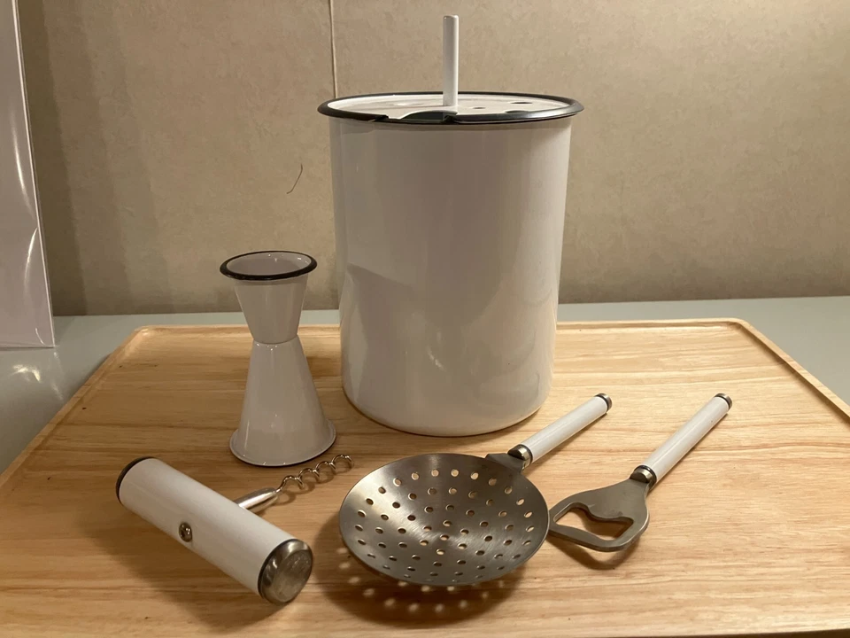 Nuevo Juego de Herramientas de Barra Williams Sonoma, Esmalte Blanco, San Valentín, Entretenido Foto 1 de 4