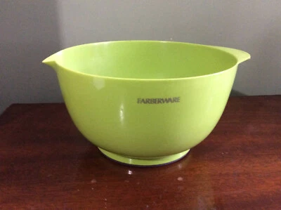 Farberware Professional  Plastic Mixing Bowl Large Green 4.5 Quarts - Image 1 of 4