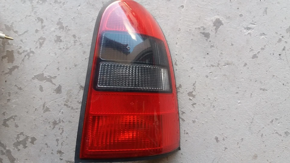 Opel Vectra B Luz Trasera Derecha FACELIFT CARAVAN Luz Trasera 09153155 - Imagen 1 de 1