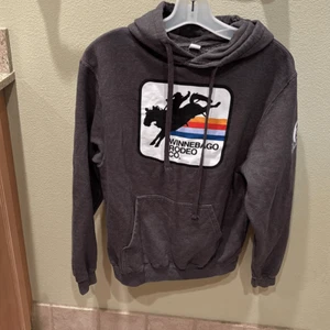 Dale Brisby Einmebago Rodeo Co. dunkelgraues Damen Sweatshirt - Bild 1 von 10