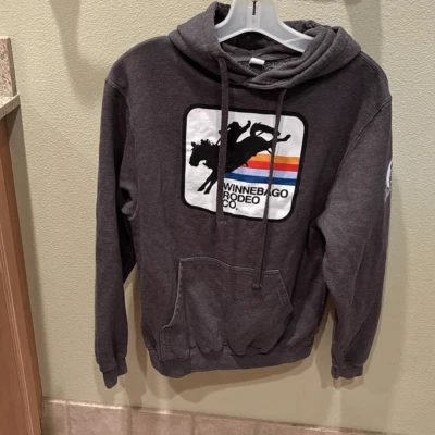 Dale Brisby Einmebago Rodeo Co. Mujer Gris Oscuro Sudadera Foto 1 de 4