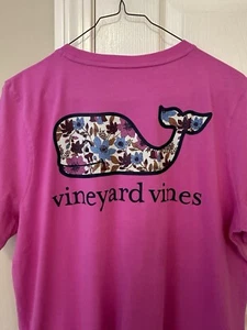 Vineyard Vines Damen Westport Flower Fill Wal S/S Tasche Pink Medium T-Shirt - Bild 1 von 5