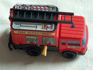 Riesen Ü-Ei Figur Feuerwehrauto sehr selten - Bild 1 von 8