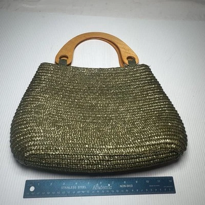 Bolso de mano tejido oliva de colección para damas con asas grabadas de madera Foto 1 de 4