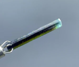 2 Karat terminierter blauer Kappe Turmalin Kristall aus Afghanistan Mineralien Edelstein - Bild 1 von 4