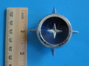 1960 FORD STARLINER SIDE ROOF PANEL METAL EMBLEM BLUE - FACTORY OEM 63517A28 - Imagen 1 de 7