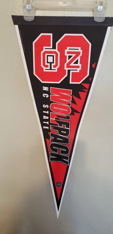 NC STATE WOLFPACK NCST  NCAA VINTAGE RETRO FELT PENNANT  7/29/22 Cover