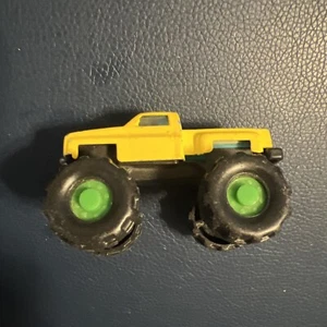 Monster Truck generico giallo pickup - Foto 1 di 3