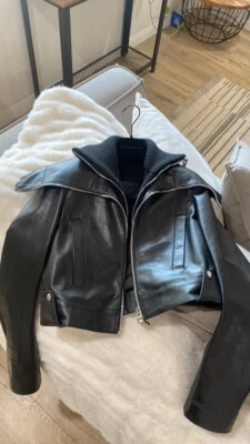 Givenchy Chaqueta Cuero Recortado Mujer Foto 1 de 4