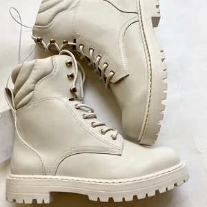 H&M Boots Women’s Off White Lace-Up Combat Boots Size 7 - Picture 1 of 6