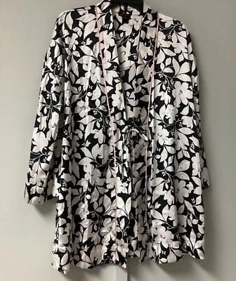 Chaqueta kimono satinada Ann Taylor para mujer talla única negra blanca floral Foto 1 de 4