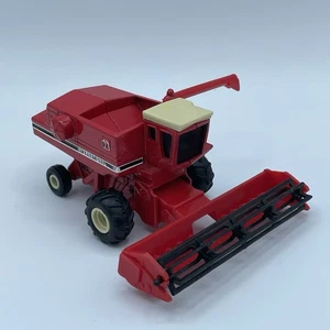 ERTL International Harvester Diecast Metal Combine 1/80 Scale Red Bean Head - Picture 1 of 12