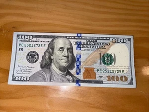 Billete de 100 dólares 2017 A - sujetalibros (2-2 dígitos) serie "PE 25212725 E" cuatro 2’s - Imagen 1 de 7