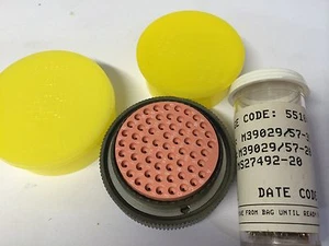 KJ6T24B61SN   MIL-SPEC. CONNECTOR   WITH CONTACTS BY  ITT CANNON - Picture 1 of 3