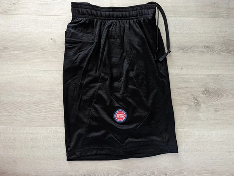 NWT NIKE DETROIT PISTONS TEAM STANDARD ISSUE PRE GAME PRACTICE SHORTS 2022 sz XL Cover
