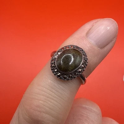 Beautiful Sterling Silver 925 Green Stone Cluster Ring.  - Image 1 of 3