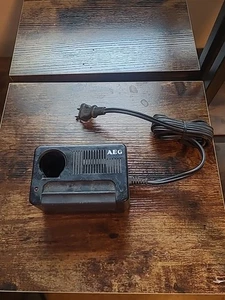 AEG Chicago pneumatic battery charger RE502 DC 2.4V MILWAUKEE MADE IN JAPAN USED - Picture 1 of 5
