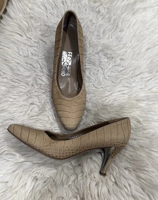 Zapatos de tacón de aguja Salvatore Ferragamo para mujer 6B cuero neutro de cocodrilo Foto 1 de 4