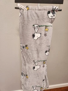 COPERTA DA LANCIO FIORI SNOOPY BERKSHIRE GRIGIO ARACHIDI NUOVA CON ETICHETTE 60 pollici x 70 pollici EXTRA LUNGA - Foto 1 di 5