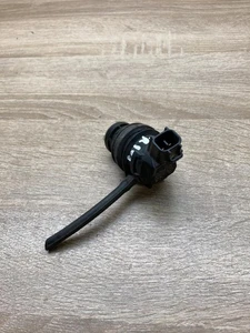 85330 60180 060210 4621 windscreen/windshield washer pump toyota rav 4 (xa20) - Picture 1 of 7